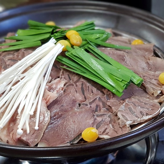 수육 끓이는 모습